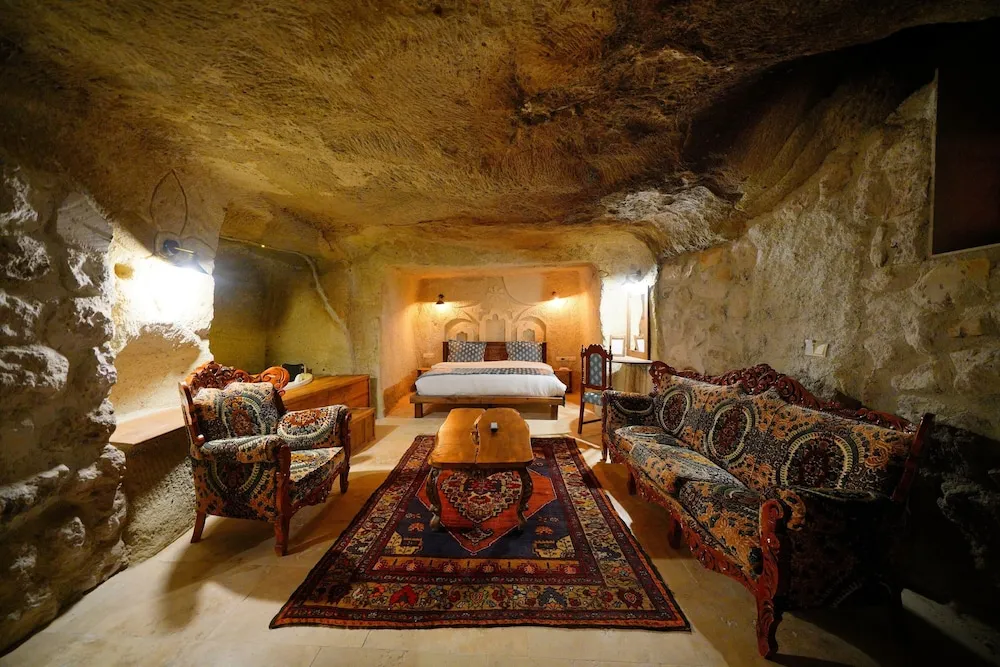 CENNET Superior Queen Cave Room