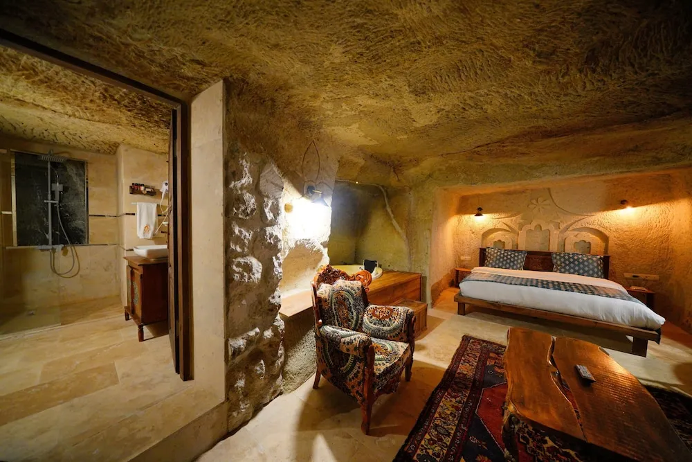 CENNET Superior Queen Cave Room