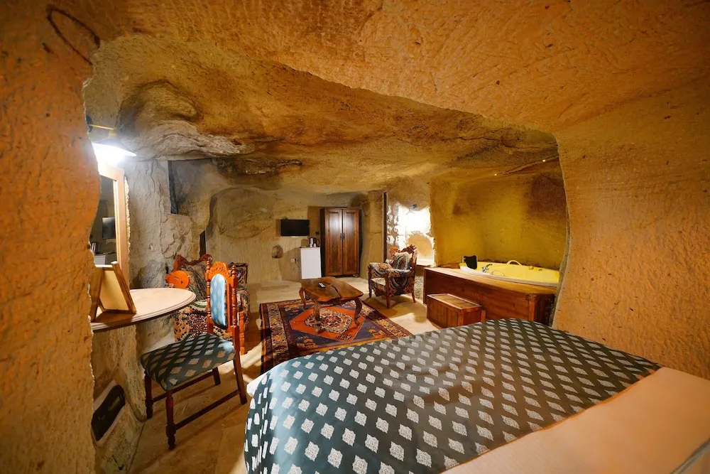 CENNET Superior Queen Cave Room