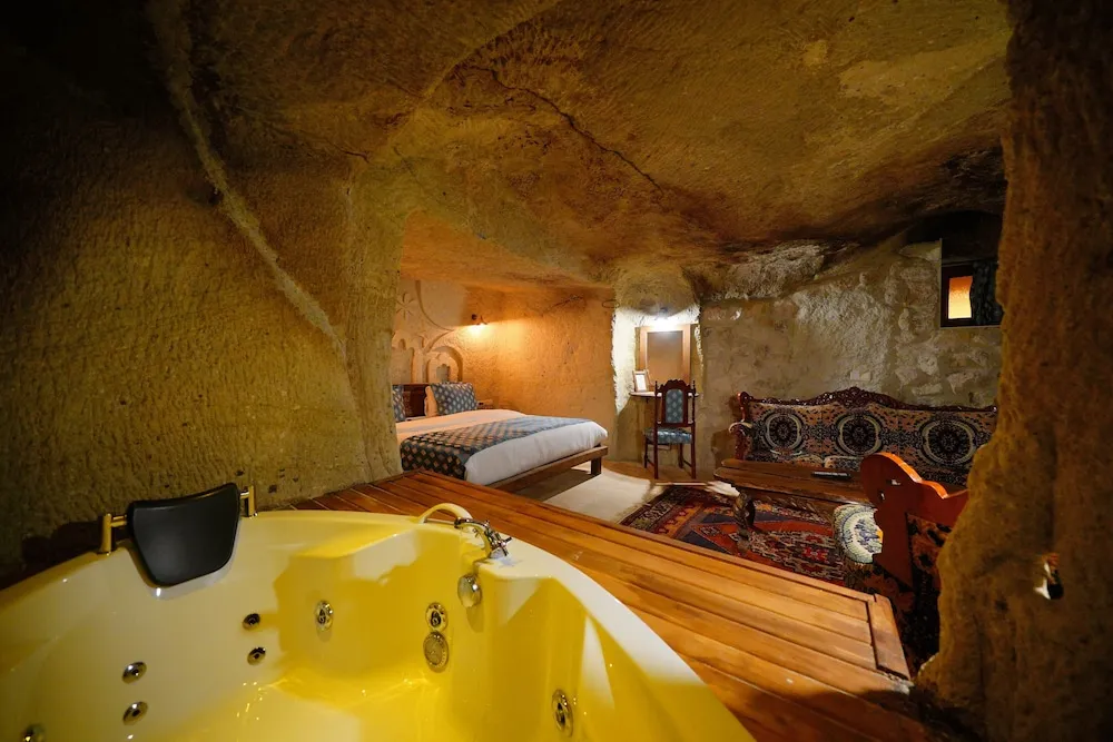 CENNET Superior Queen Cave Room