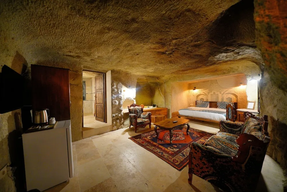 CENNET Superior Queen Cave Room