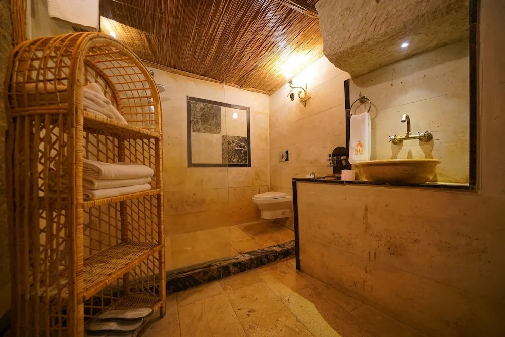 DESTI Triple Cave Room