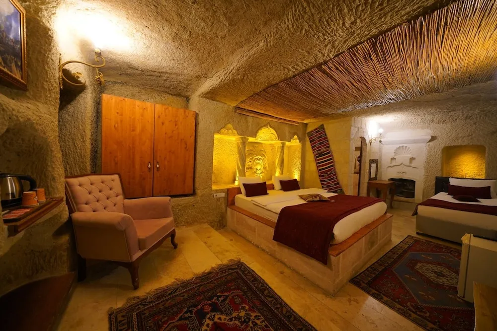 DESTI Triple Cave Room
