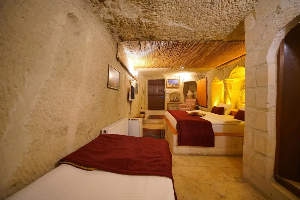 DESTI Triple Cave Room