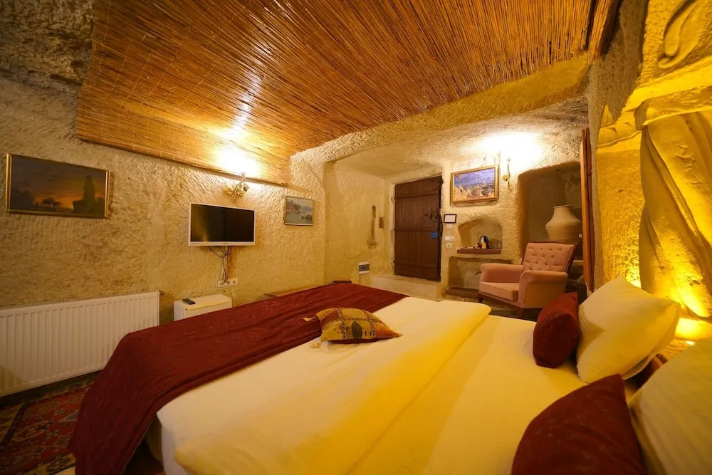 DESTI Triple Cave Room