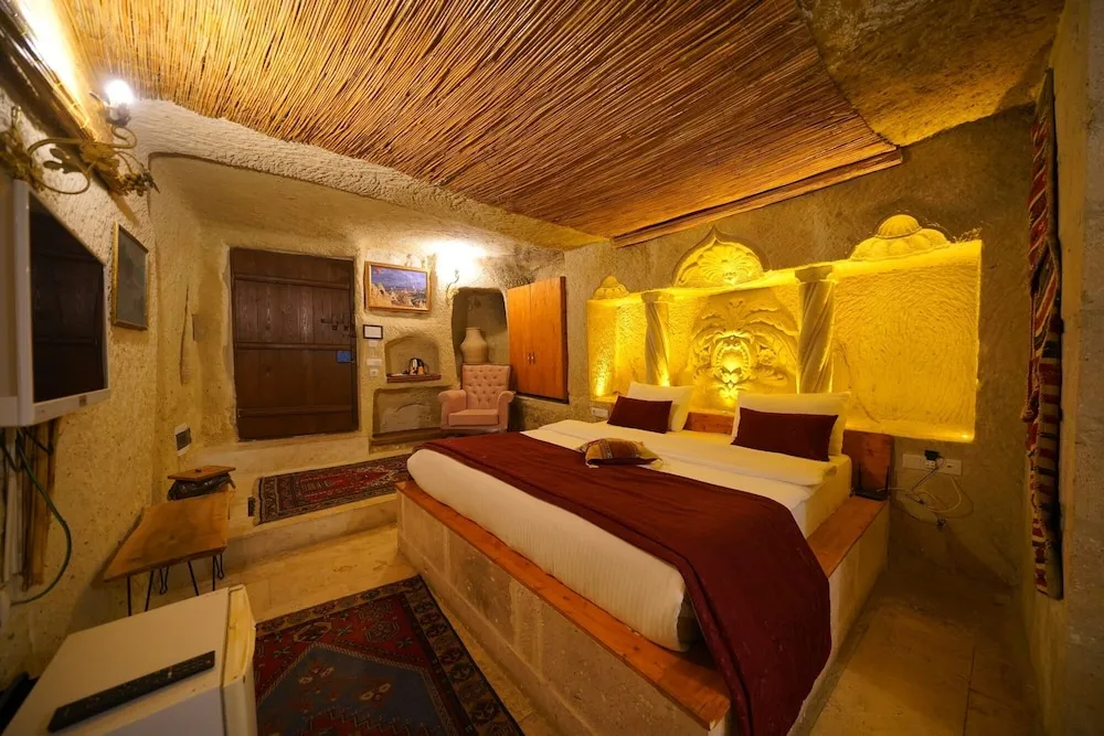 DESTI Triple Cave Room