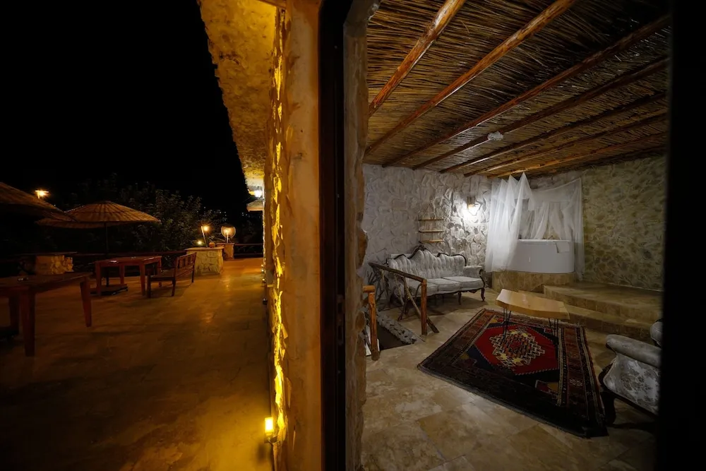 Duplex Quadruple Cave Room with Jacuzzi & Terrace