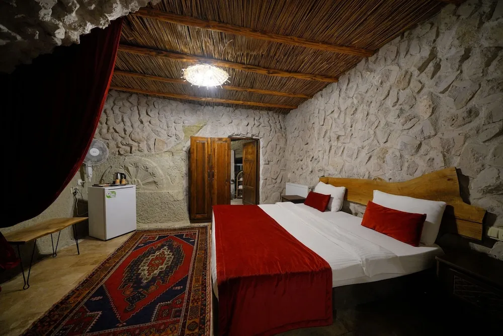 Duplex Quadruple Cave Room with Jacuzzi & Terrace
