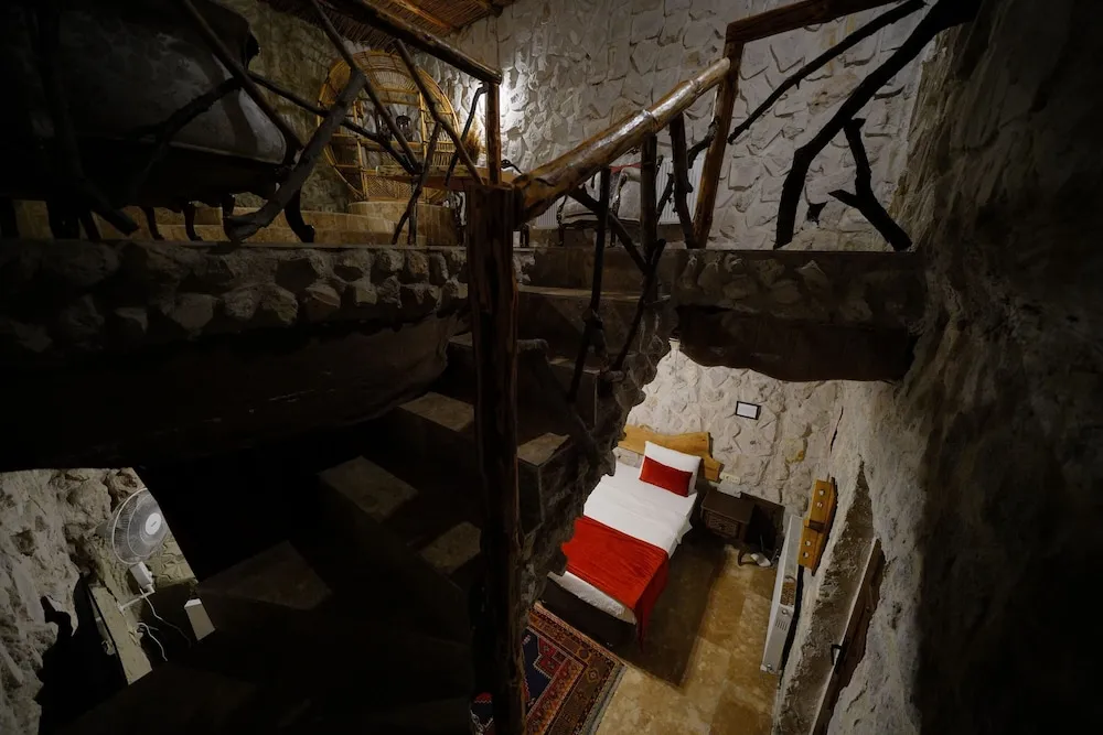 Duplex Quadruple Cave Room with Jacuzzi & Terrace