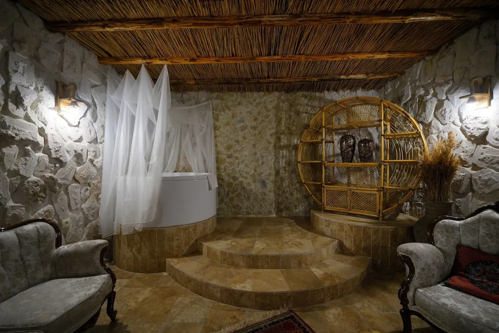 Duplex Quadruple Cave Room with Jacuzzi & Terrace