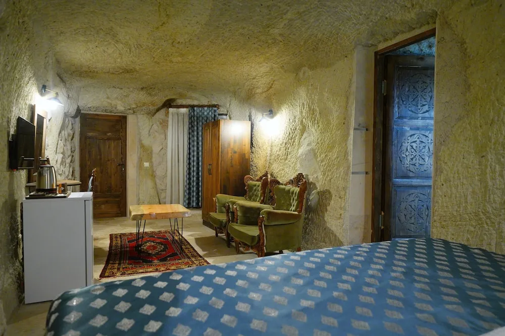OTTOMAN Deluxe Queen Cave Room
