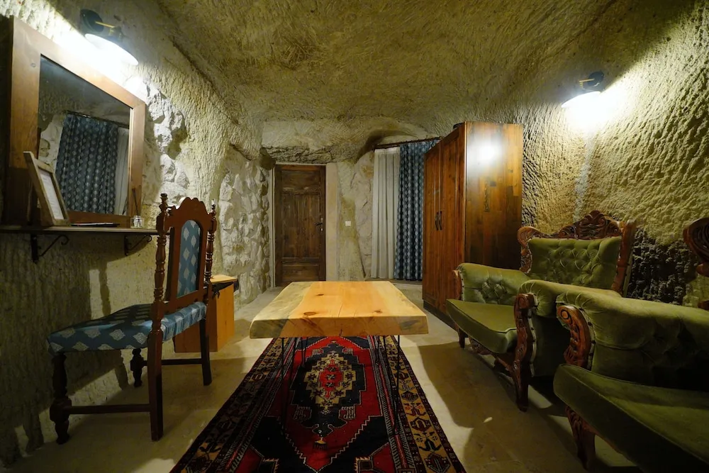 OTTOMAN Deluxe Queen Cave Room