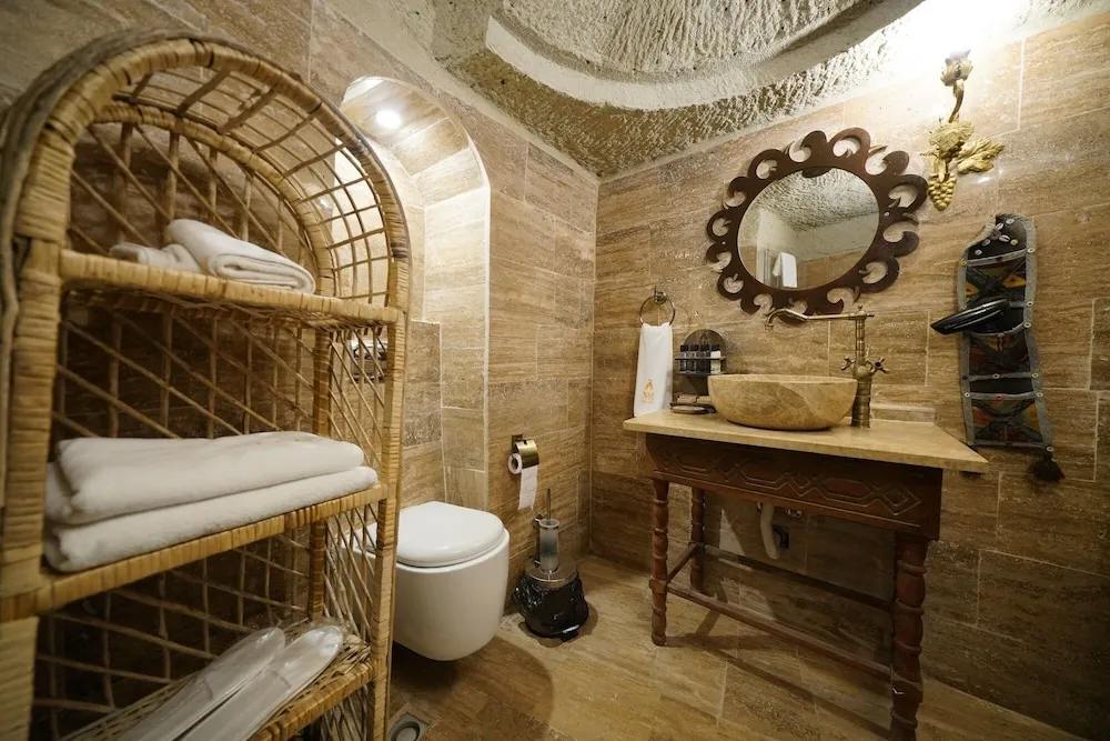 DUVEN King Suite Cave Room With Pool