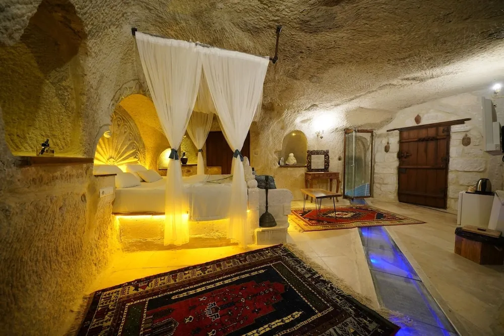 DUVEN King Suite Cave Room With Pool