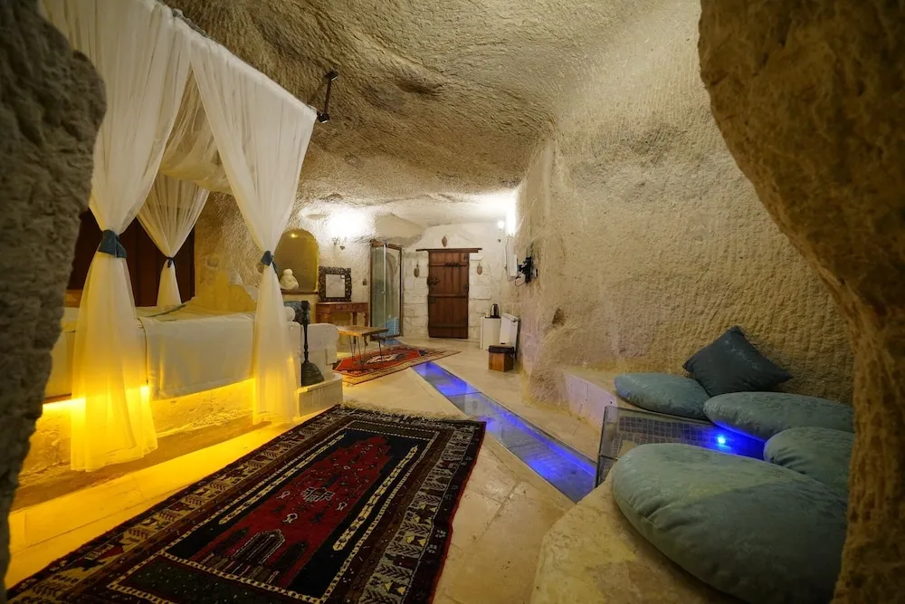 DUVEN King Suite Cave Room With Pool