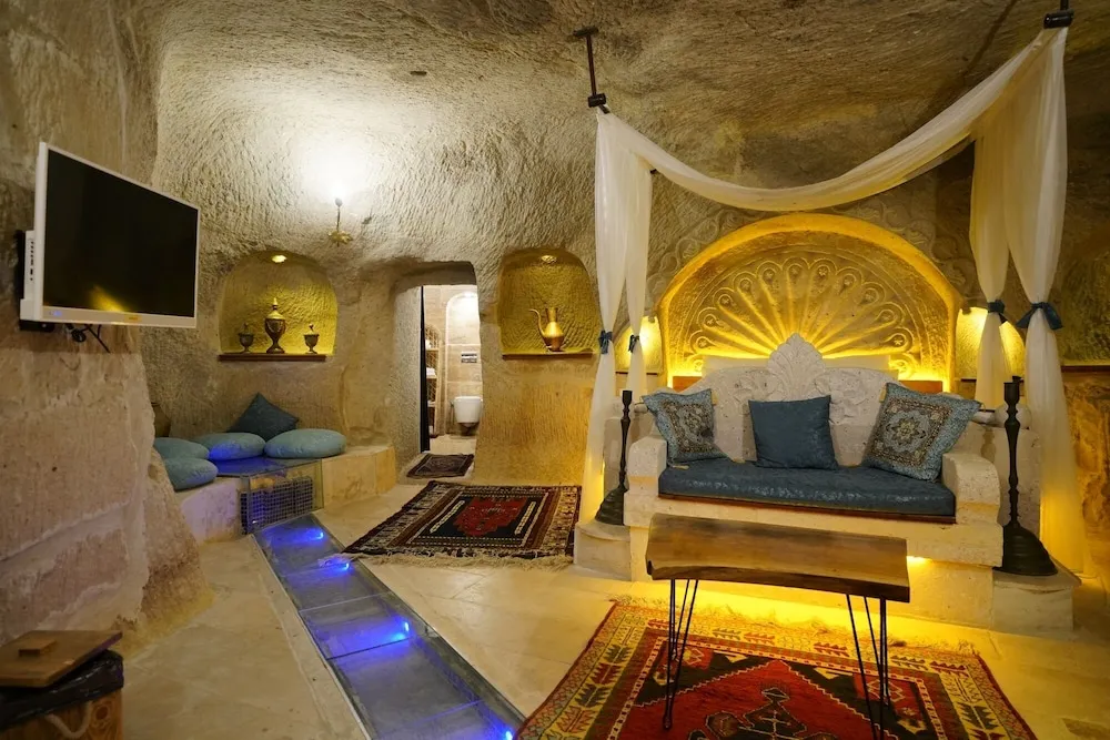 DUVEN King Suite Cave Room With Pool