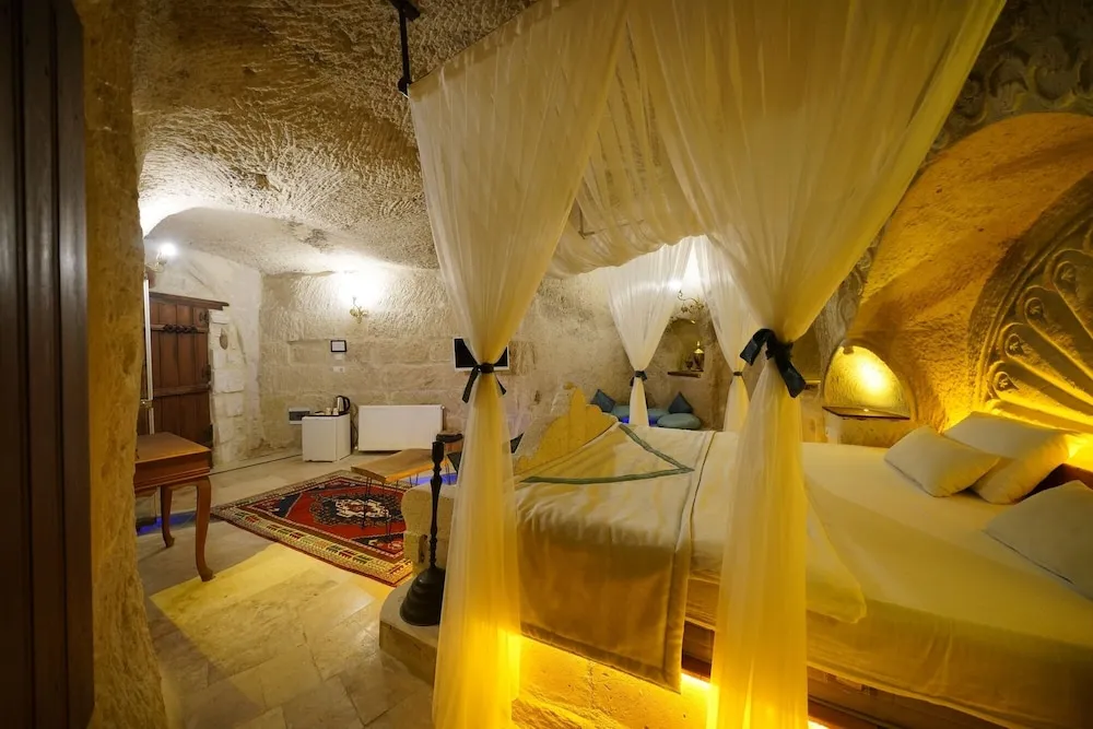 DUVEN King Suite Cave Room With Pool