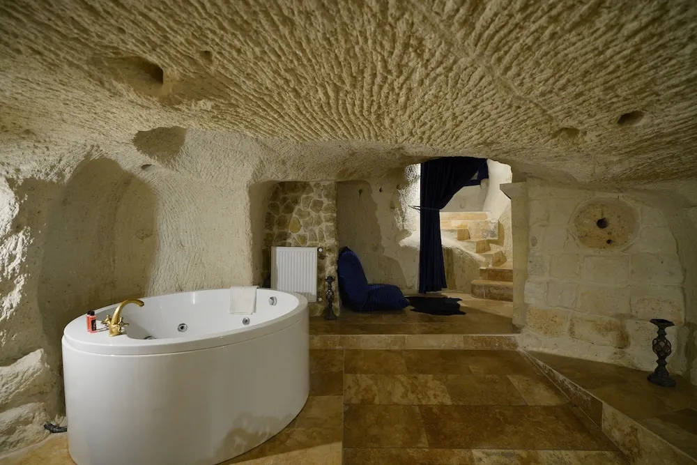 Superior King Cave Suite Room, Jacuzzi