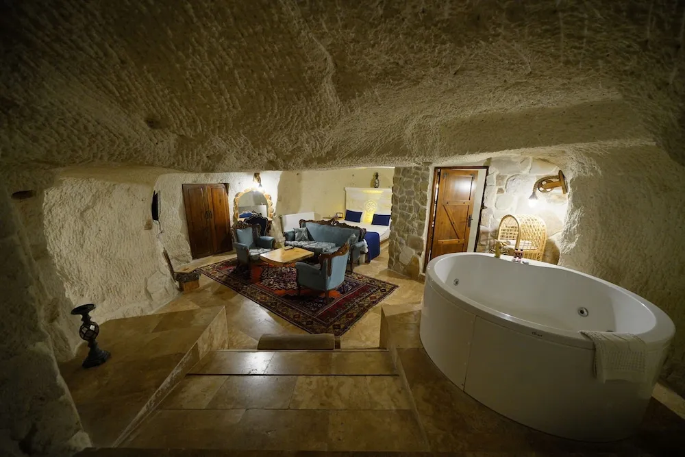 Superior King Cave Suite Room, Jacuzzi