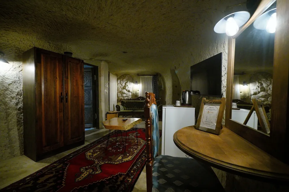 HITIT King Cave Room