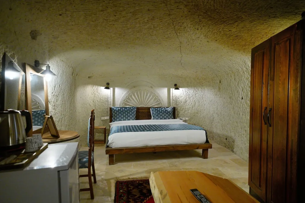 HITIT King Cave Room