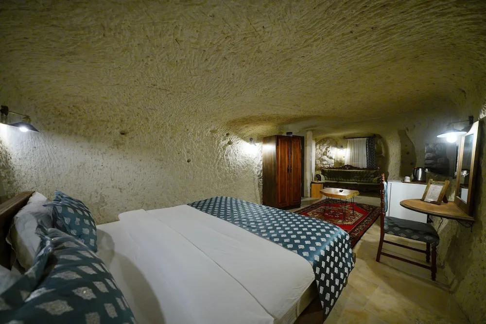 HITIT King Cave Room
