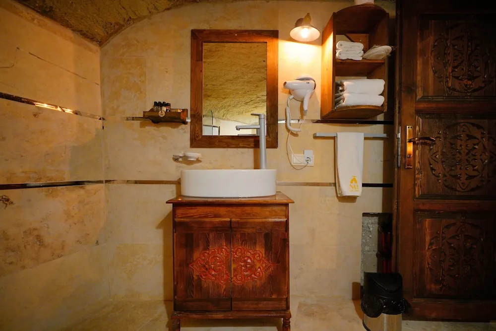 HITIT King Cave Room