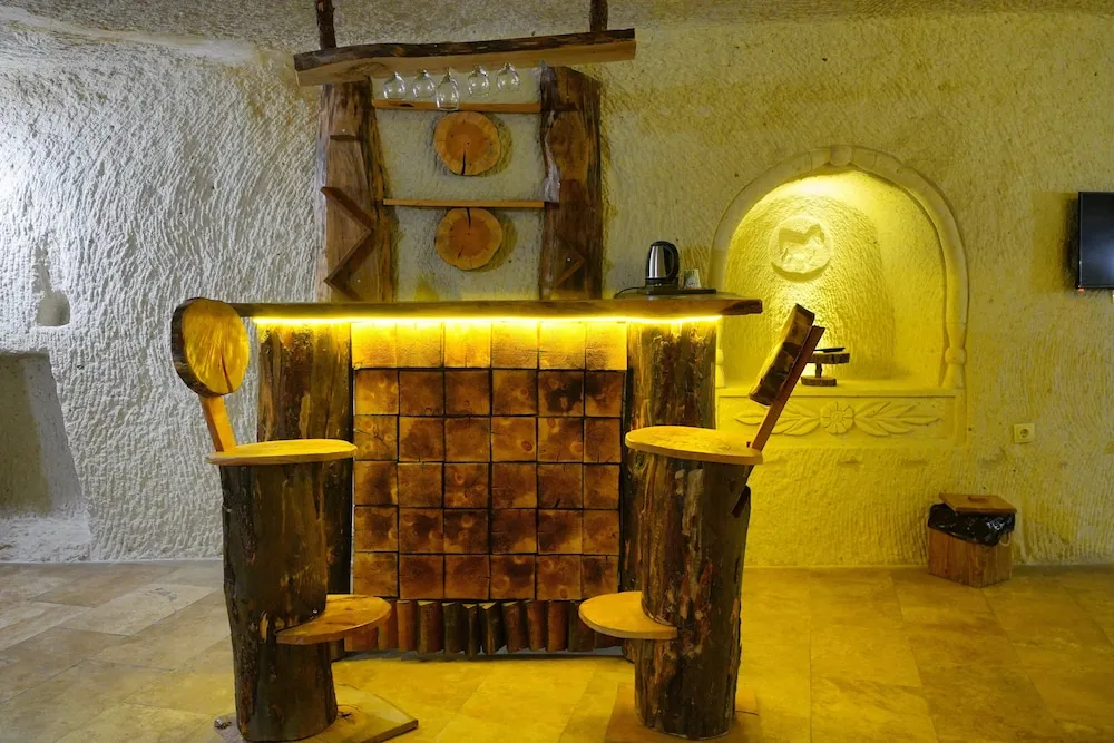 Superior King Cave Suite with Jacuzzi