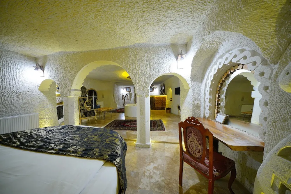 Superior King Cave Suite with Jacuzzi