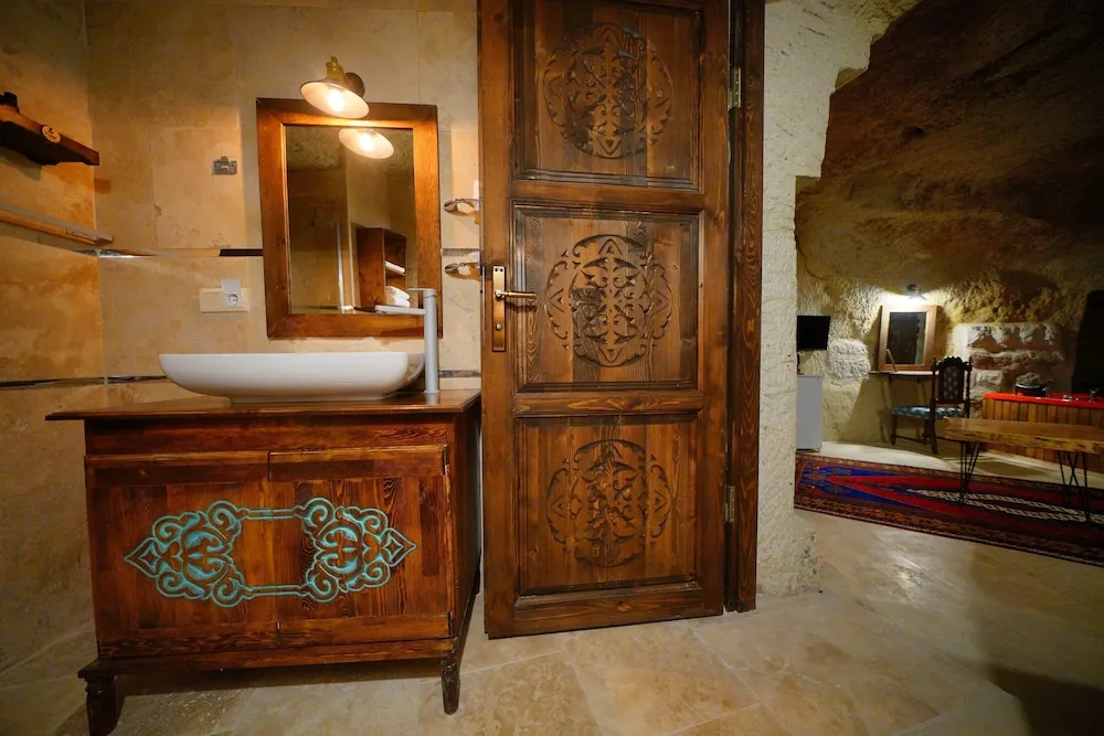 ARROW Deluxe Cave Room