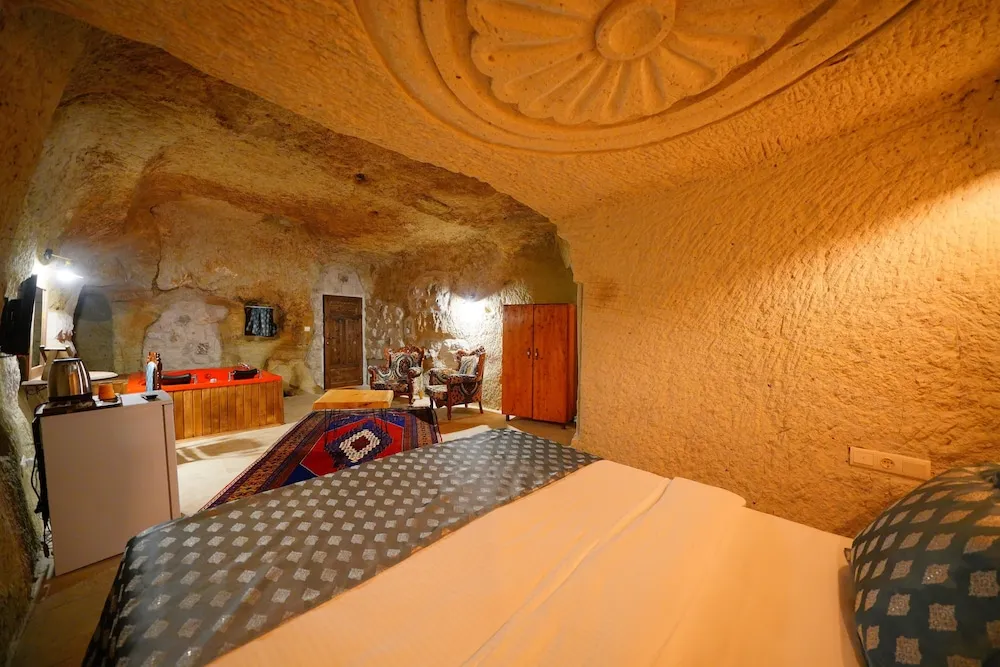 ARROW Deluxe Cave Room