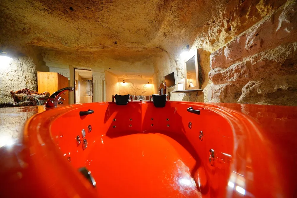 ARROW Deluxe Cave Room