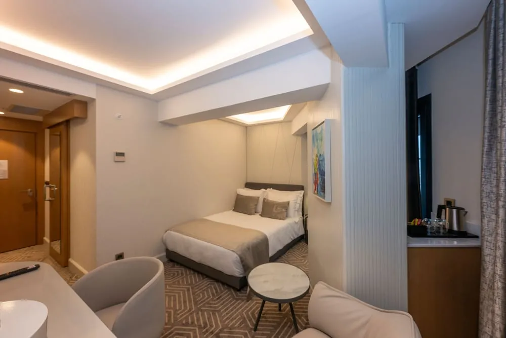 Deluxe Tek Büyük Yataklı Oda