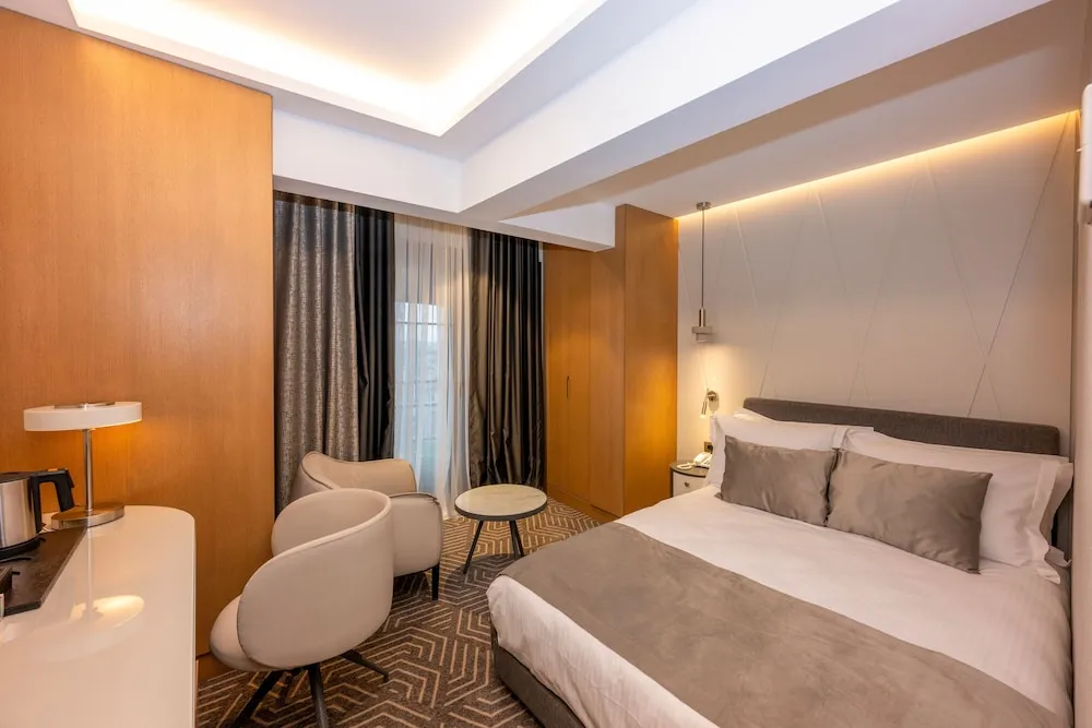 Deluxe Tek Büyük Yataklı Oda