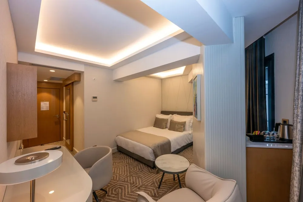 Deluxe Tek Büyük Yataklı Oda