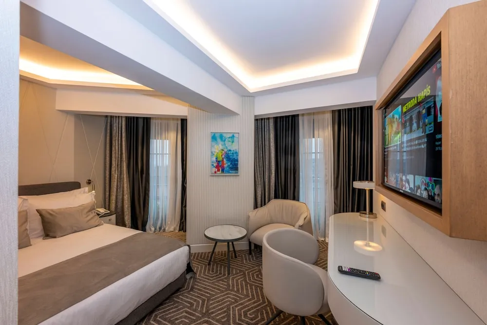 Deluxe Tek Büyük Yataklı Oda