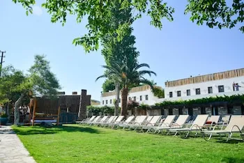 Daphnis Hotel
