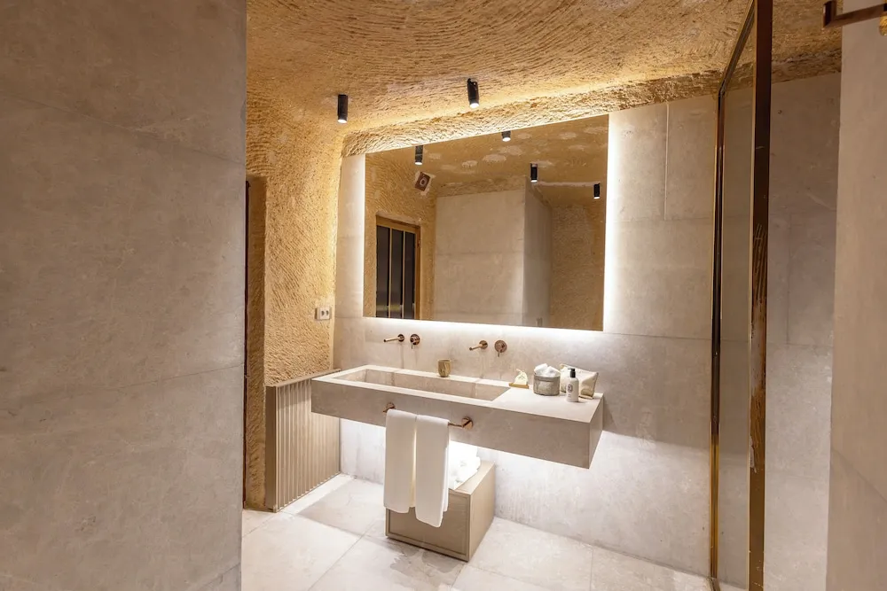Spacious Cave Suite