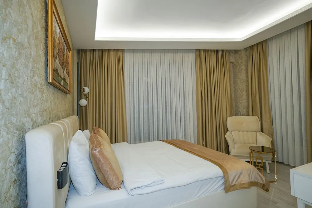 Luxury Oda