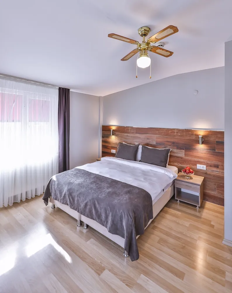 Comfort Tek Büyük Yataklı Oda