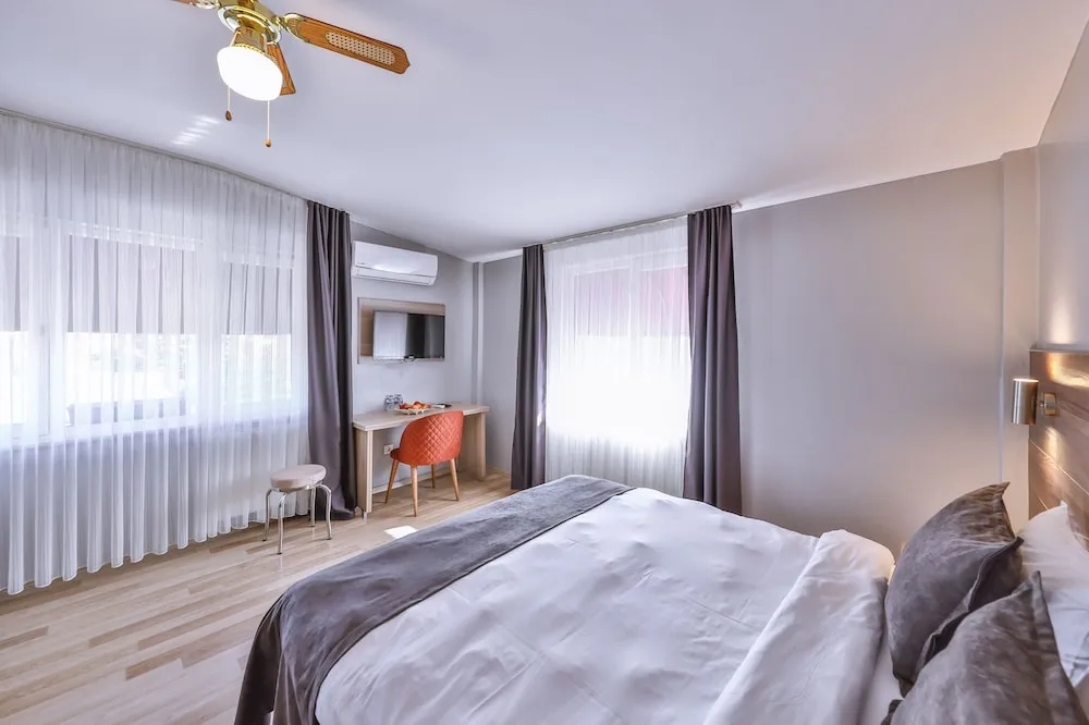 Comfort Tek Büyük Yataklı Oda
