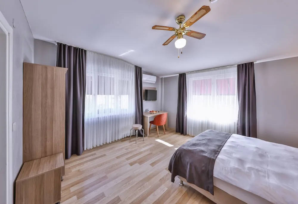 Comfort Tek Büyük Yataklı Oda