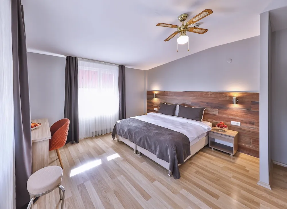 Comfort Tek Büyük Yataklı Oda