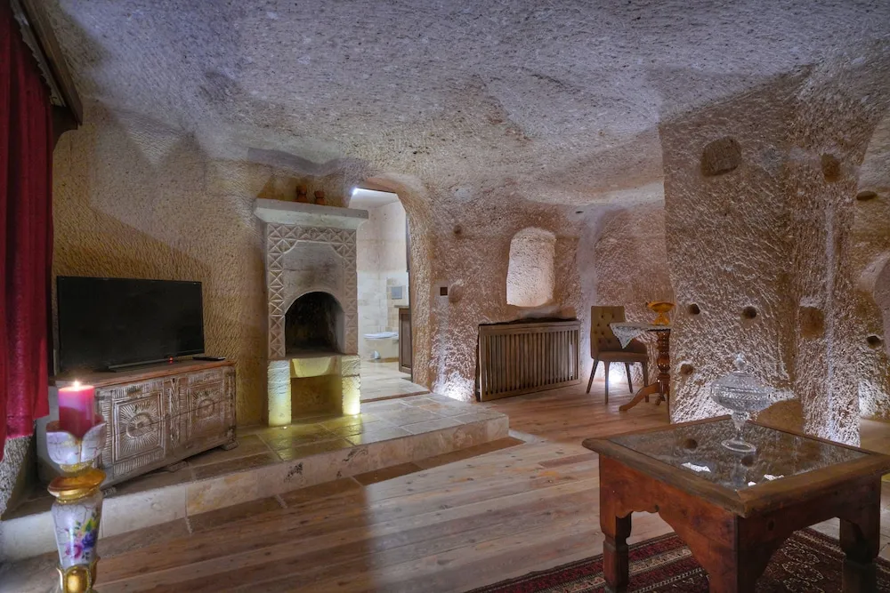 Antique Cave Suite