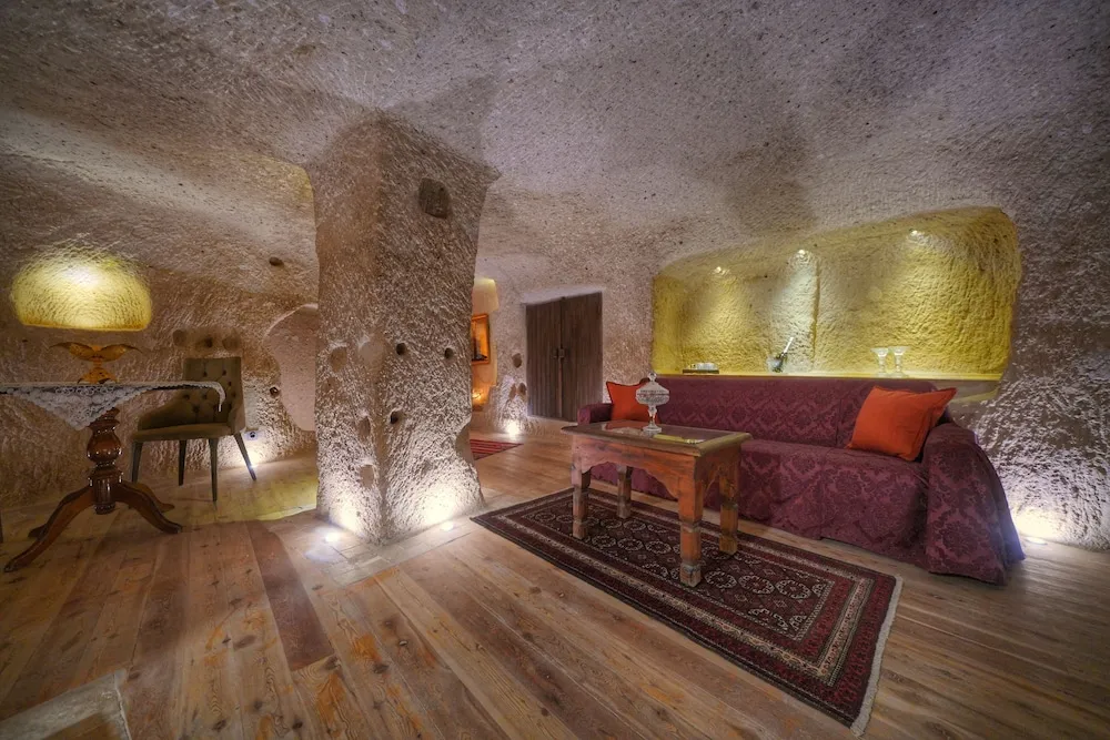 Antique Cave Suite