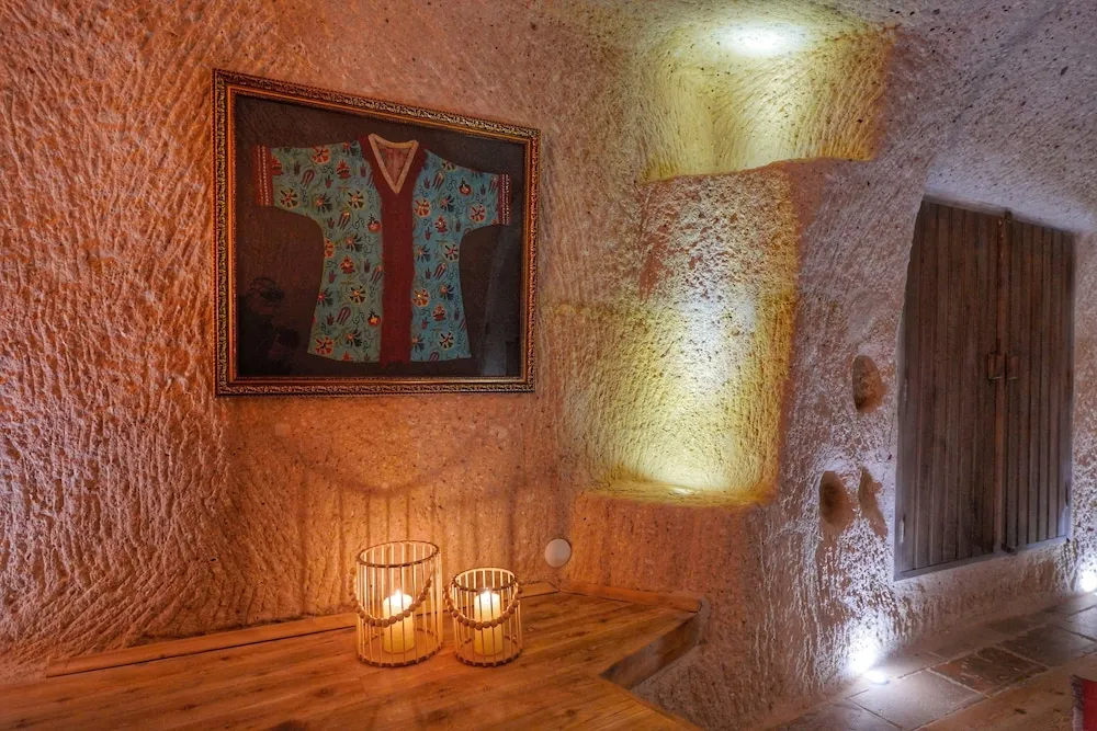 Antique Cave Suite