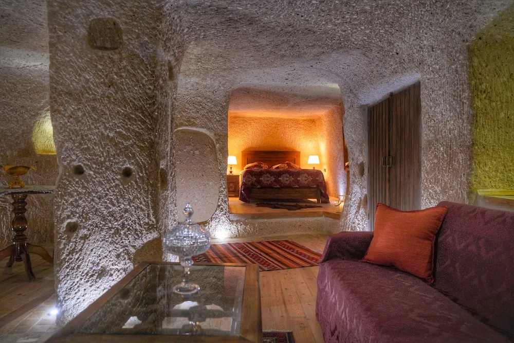 Antique Cave Suite