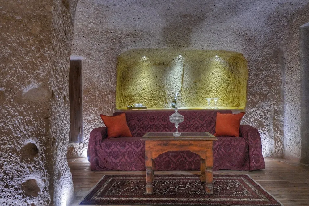 Antique Cave Suite