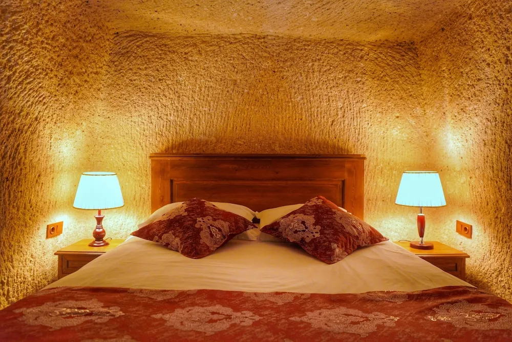 Antique Cave Suite