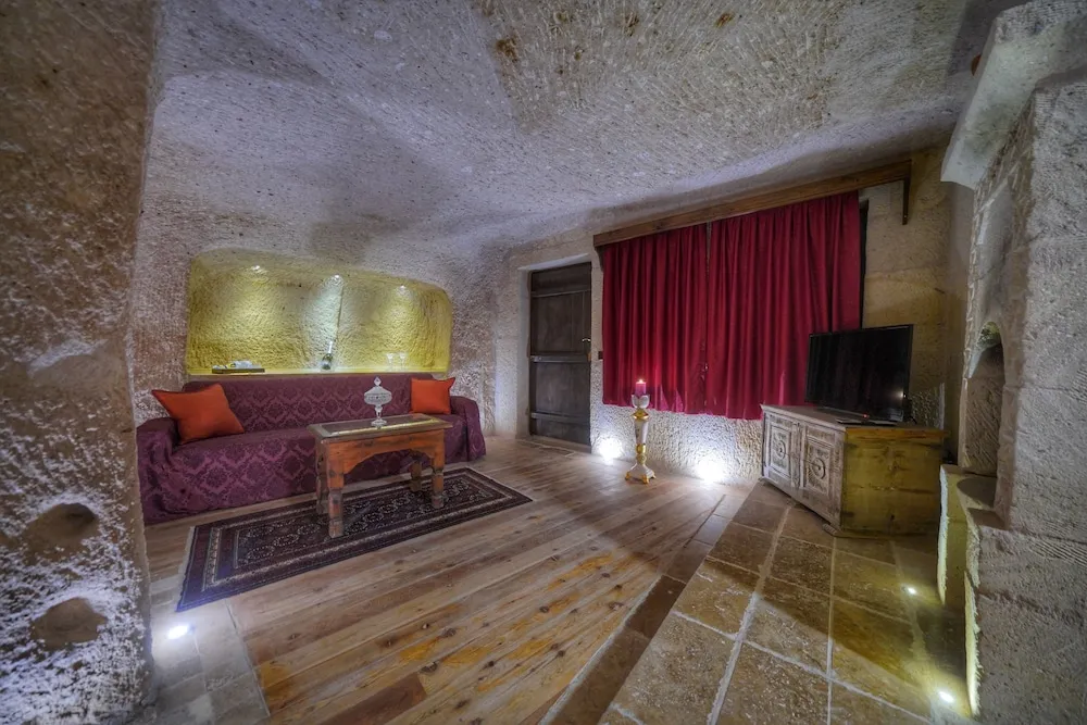 Antique Cave Suite